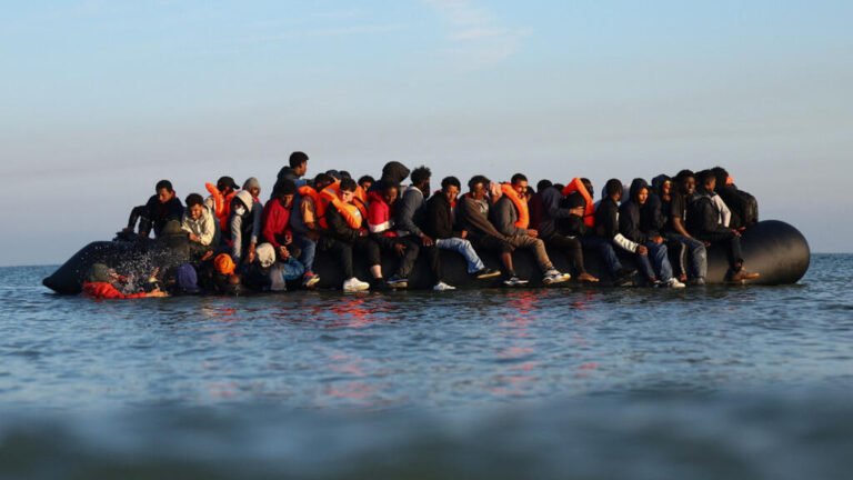 2025-09-28T104352Z-370228987-RC270HAAWEHE-RTRMADP-3-EUROPE-MIGRATION-FRANCE-BRITAIN