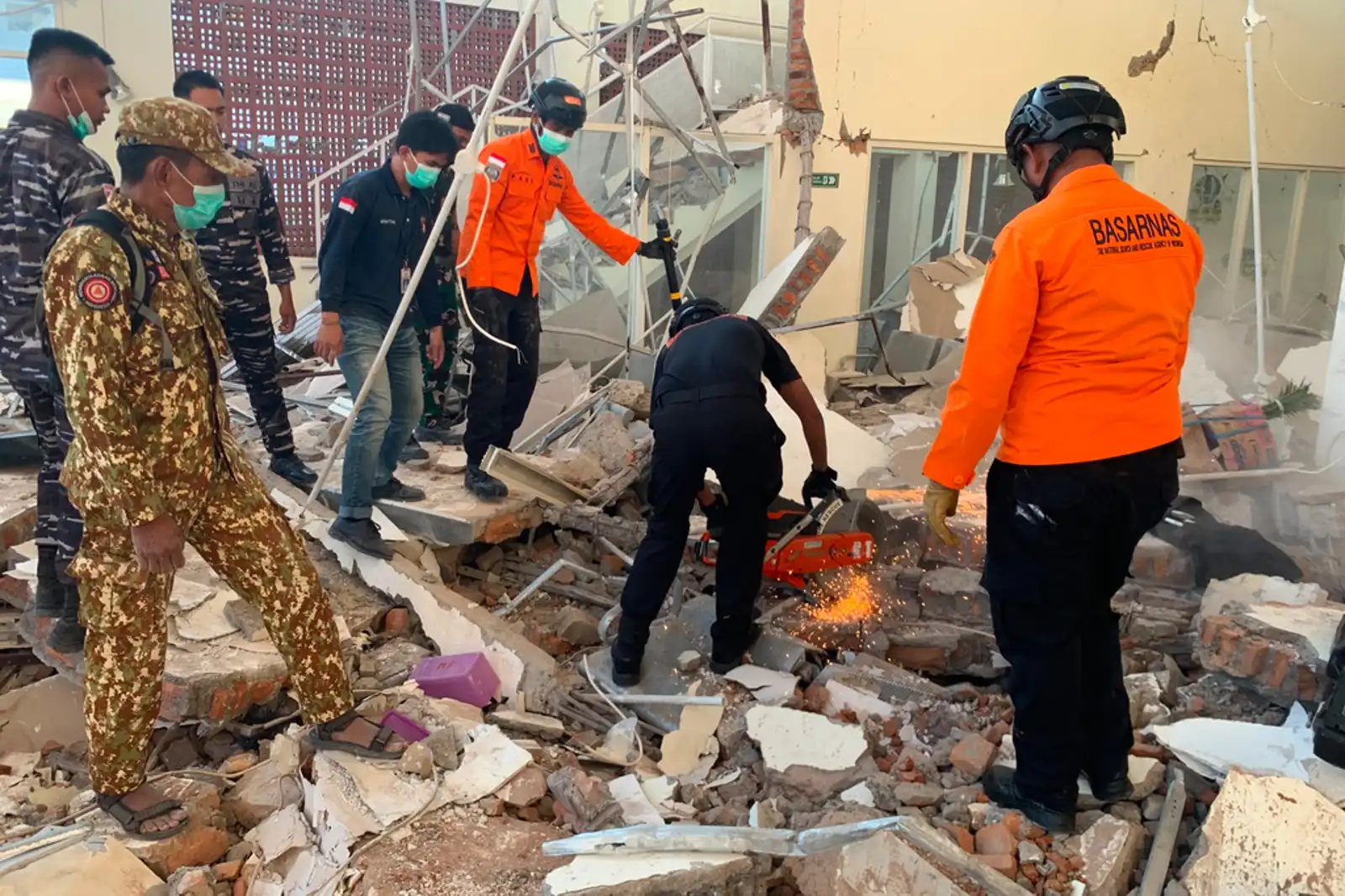 indonesia-earthquake-ap-81526-4a15f0
