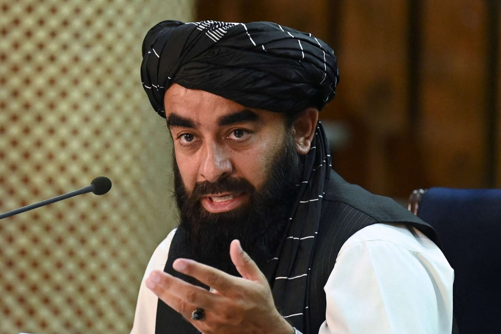 zabhiullah-mujahid-gty-jc-210907_1631051182391_hpMain